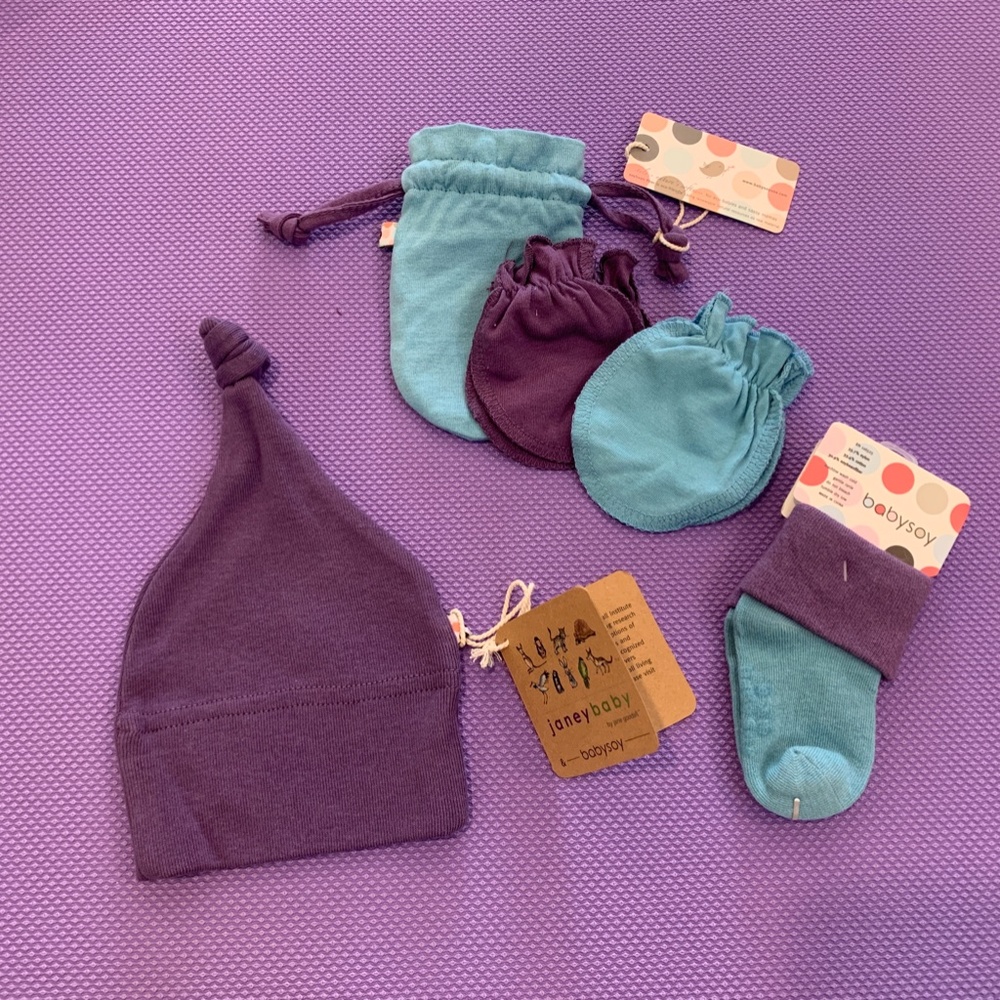 Babysoy Newborn Gift Set - Hat/Sock/Newborn Mittens - 0-6 months